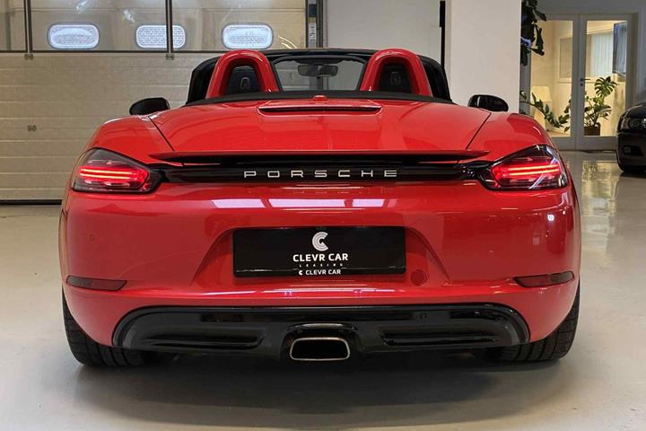 Rød Porsche 718 Boxster fra 2017