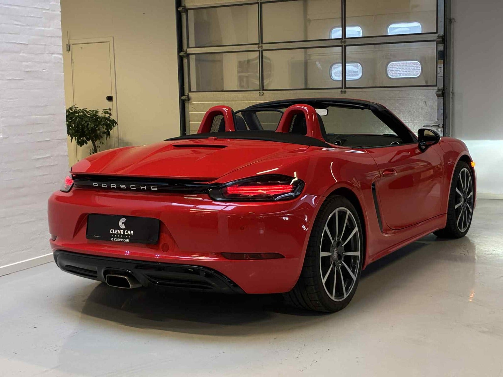 Rød Porsche 718 Boxster fra 2017