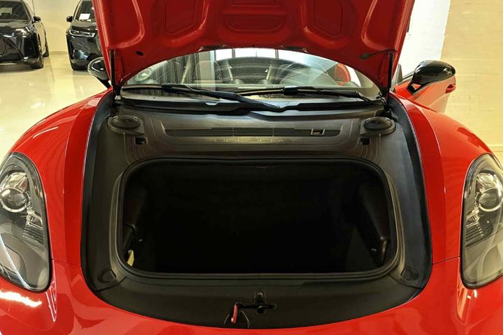 Rød Porsche 718 Boxster fra 2017