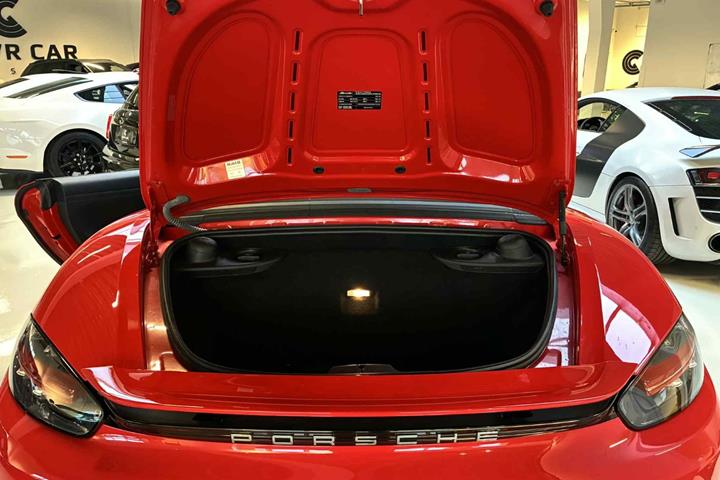 Rød Porsche 718 Boxster fra 2017