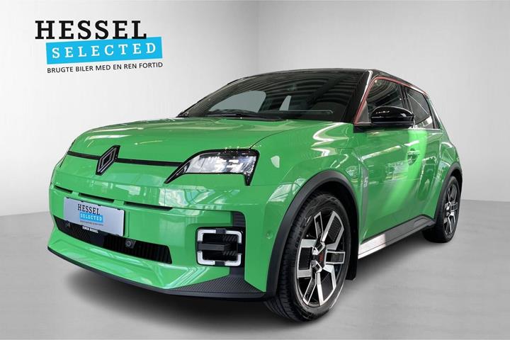 Grøn Renault 5 E-Tech fra 2025 set udefra