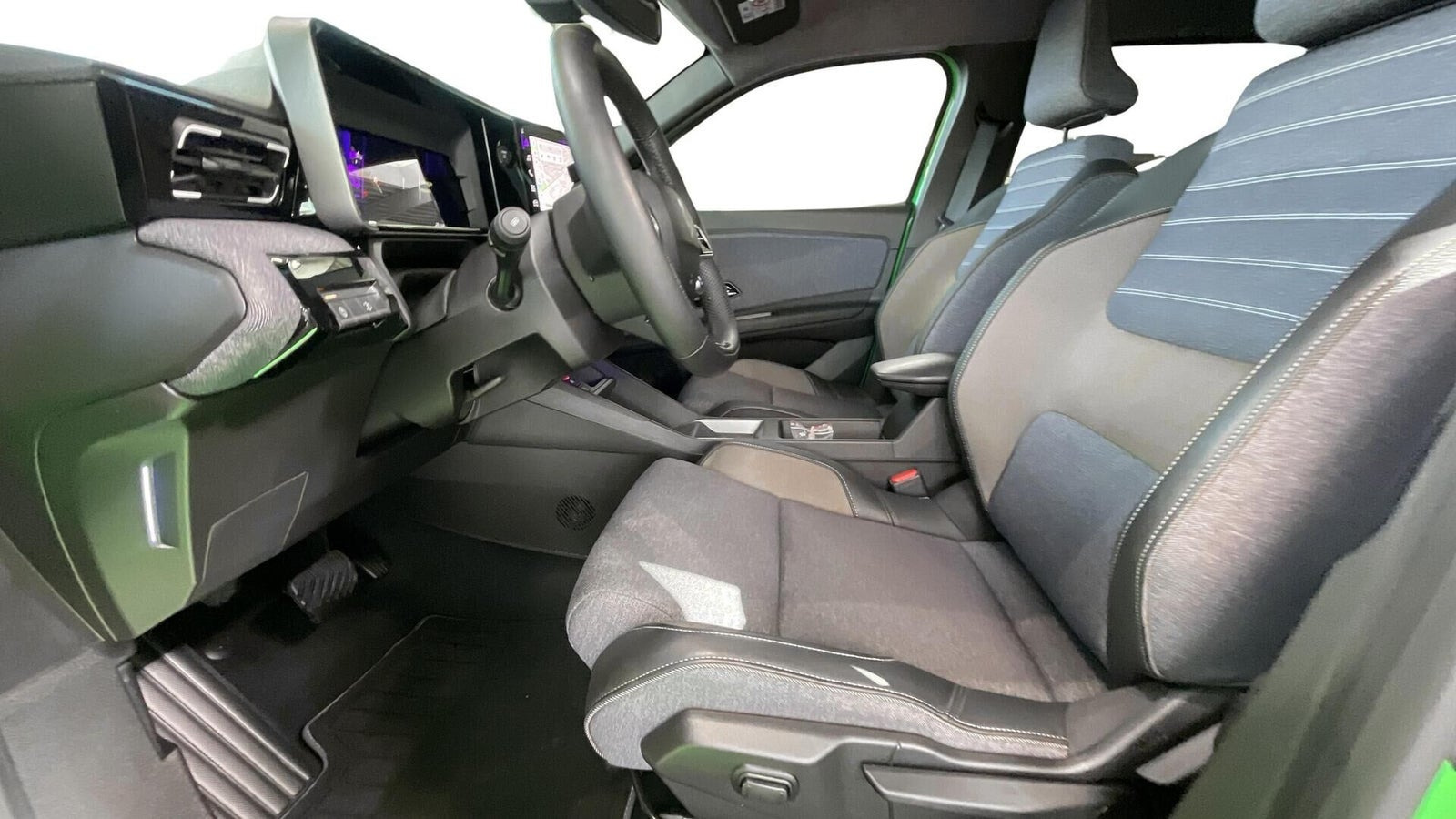 Grøn Renault 5 E-Tech fra 2025