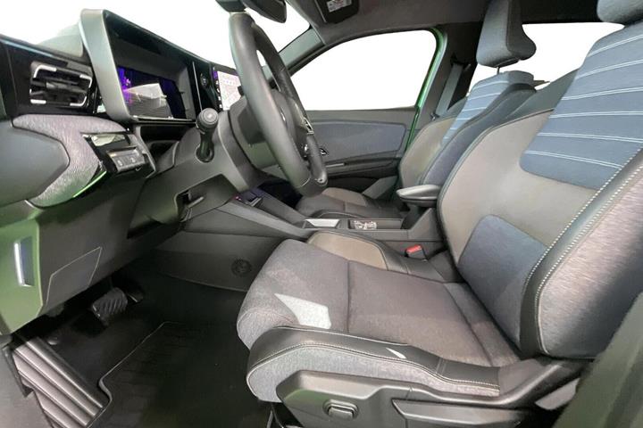 Grøn Renault 5 E-Tech fra 2025