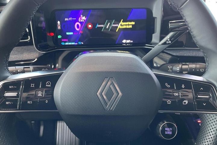 Grøn Renault 5 E-Tech fra 2025
