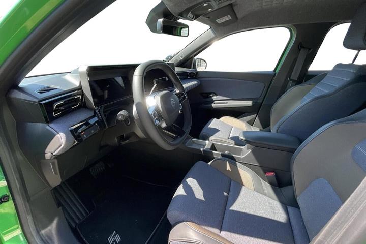Grøn Renault 5 E-Tech fra 2025