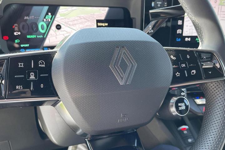 Grøn Renault 5 E-Tech fra 2025