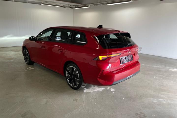 Rød Opel Astra-e fra 2024