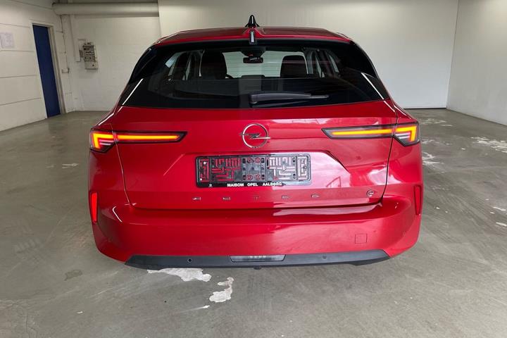 Rød Opel Astra-e fra 2024