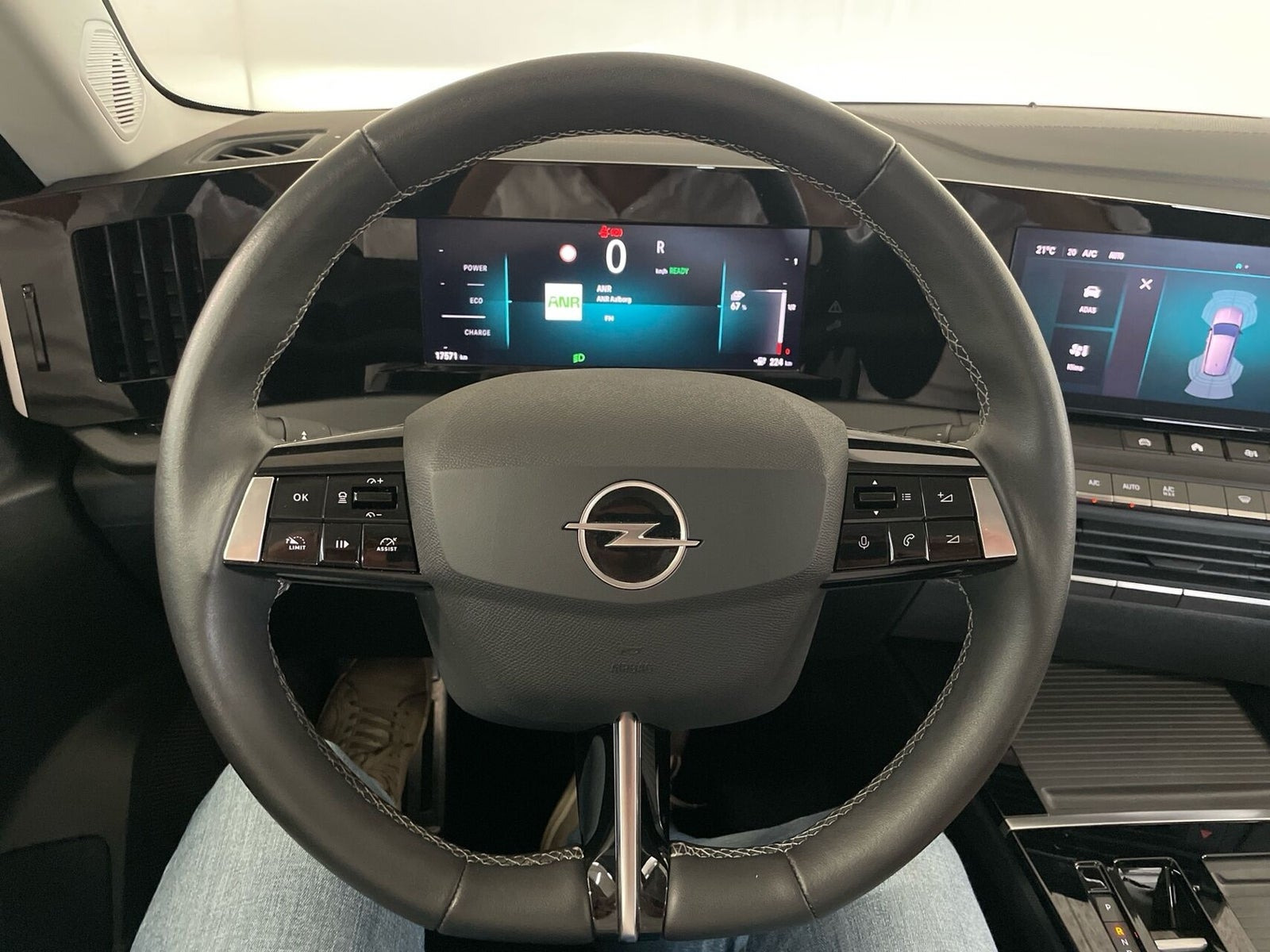 Rød Opel Astra-e fra 2024