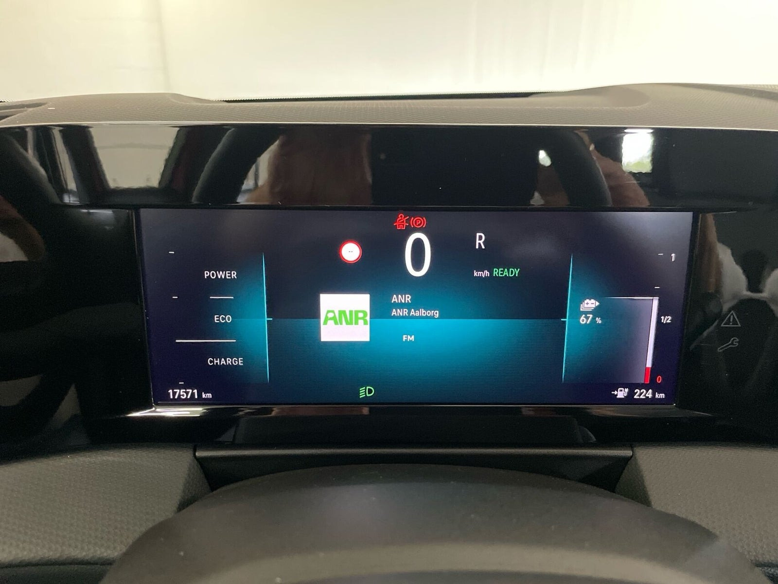 Rød Opel Astra-e fra 2024