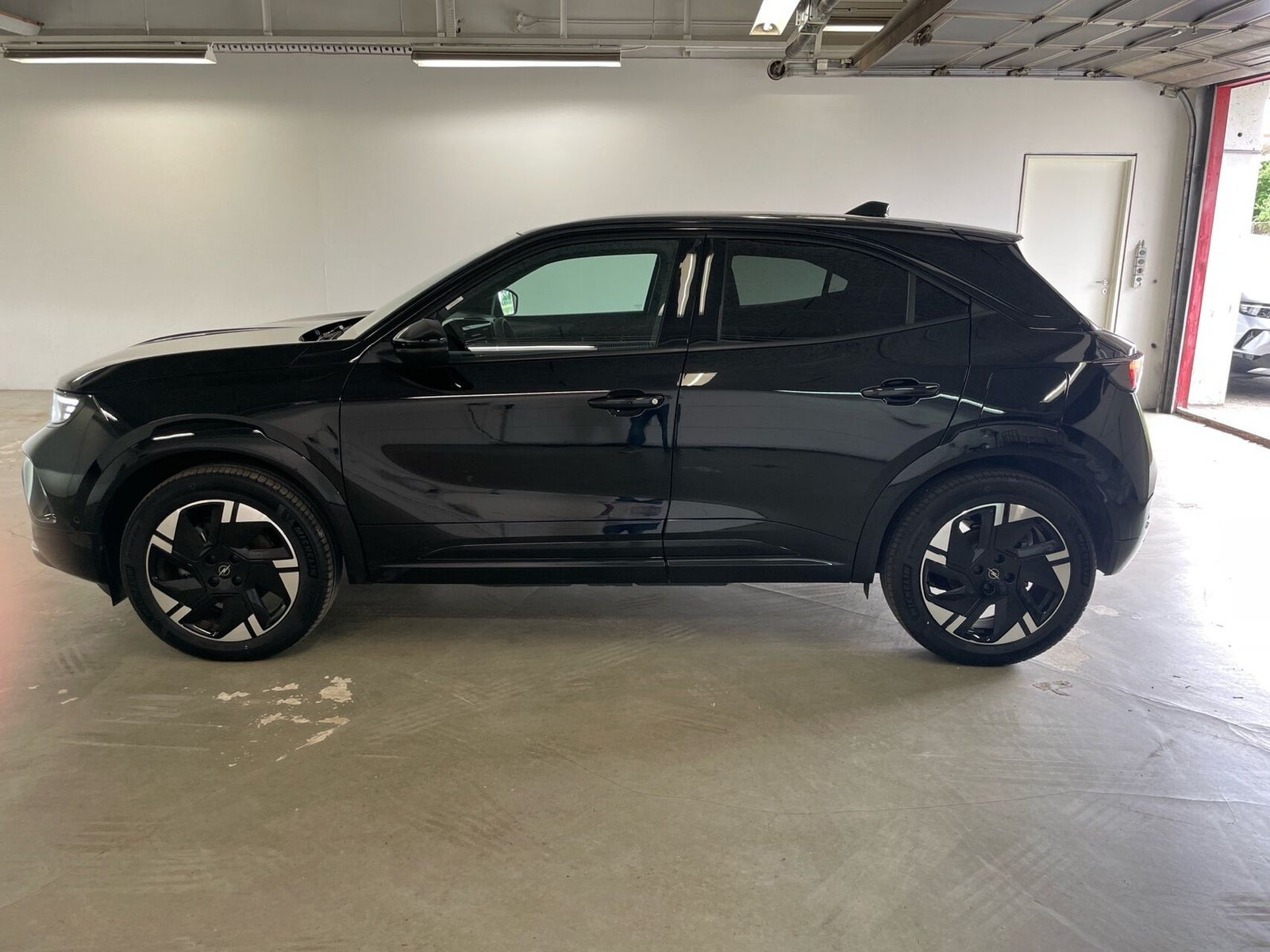 Sort Opel Mokka-e fra 2024