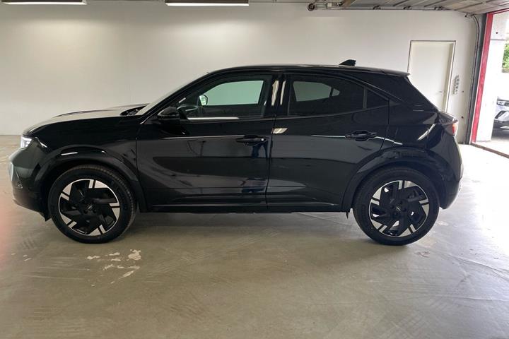 Sort Opel Mokka-e fra 2024