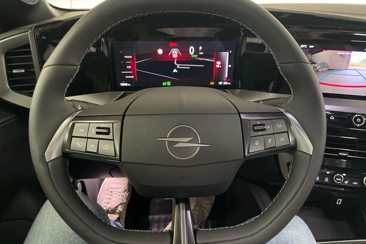 Sort Opel Mokka-e fra 2024