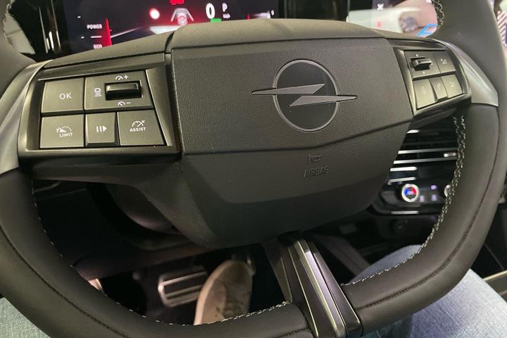 Sort Opel Mokka-e fra 2024