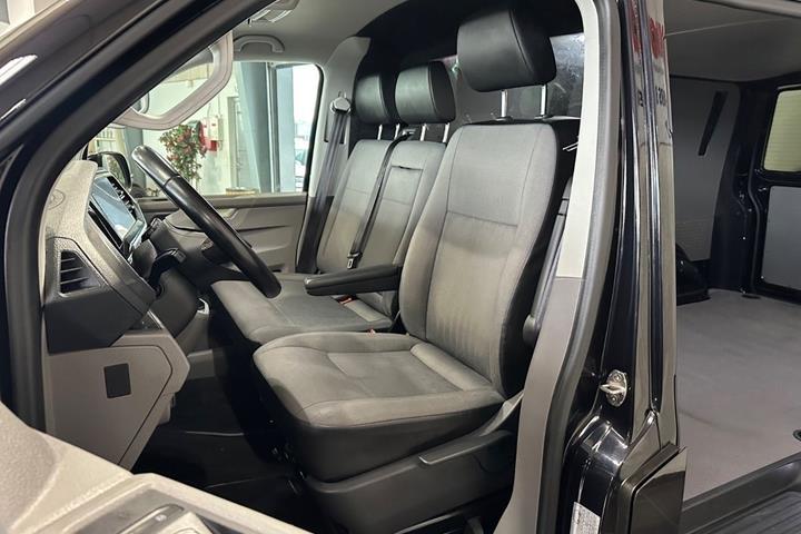Sort VW Transporter fra 2021
