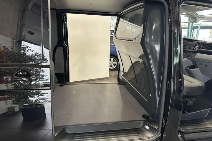 Sort VW Transporter fra 2021