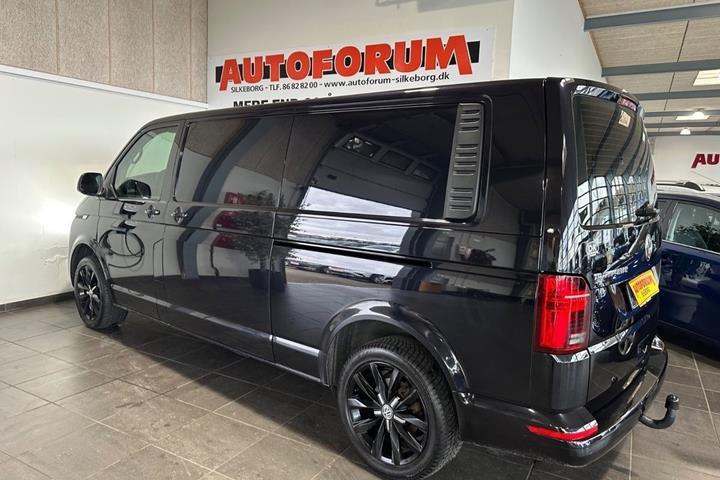Sort VW Transporter fra 2021