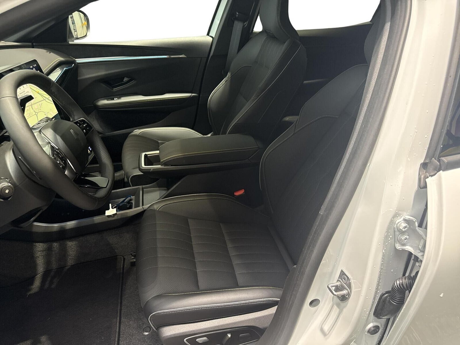 Hvid Renault Megane E-Tech fra 2025