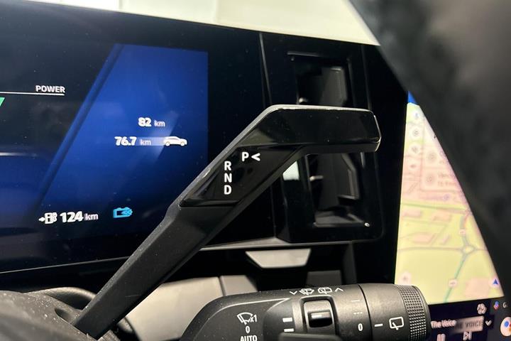 Hvid Renault Megane E-Tech fra 2025