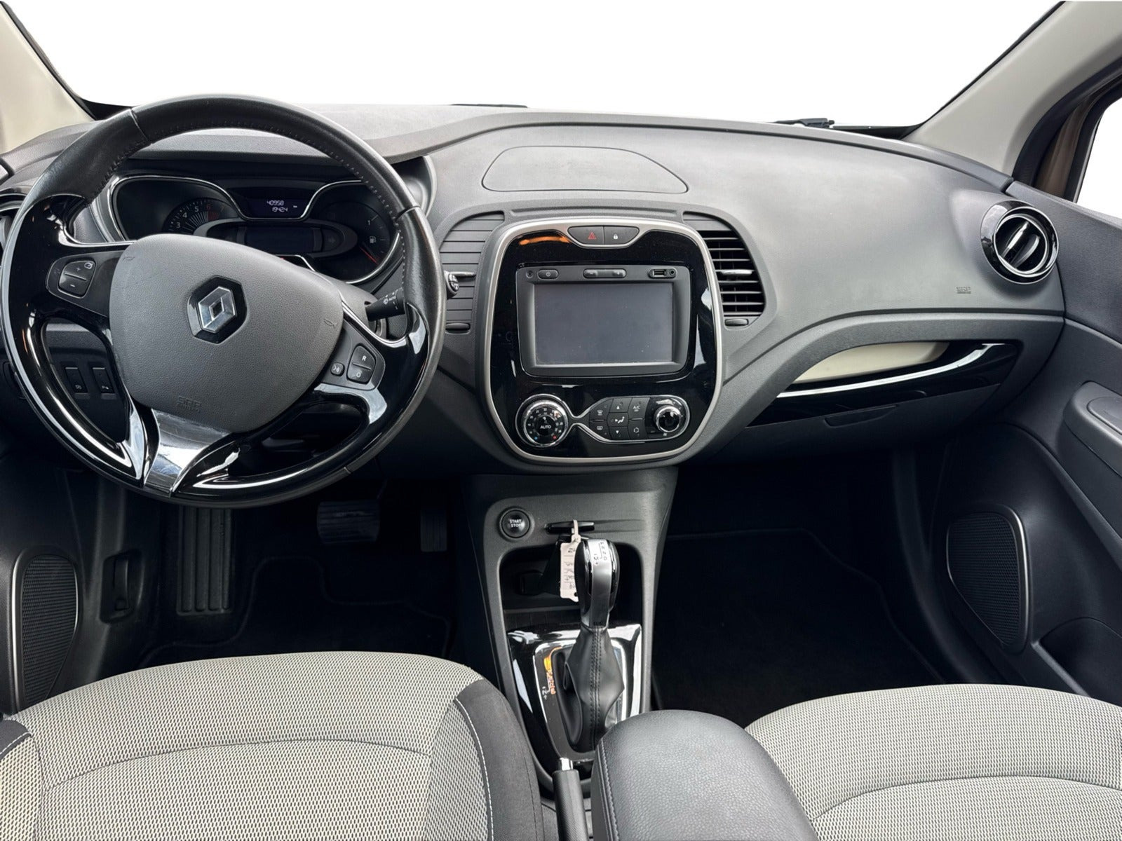 Brun Renault Captur fra 2017