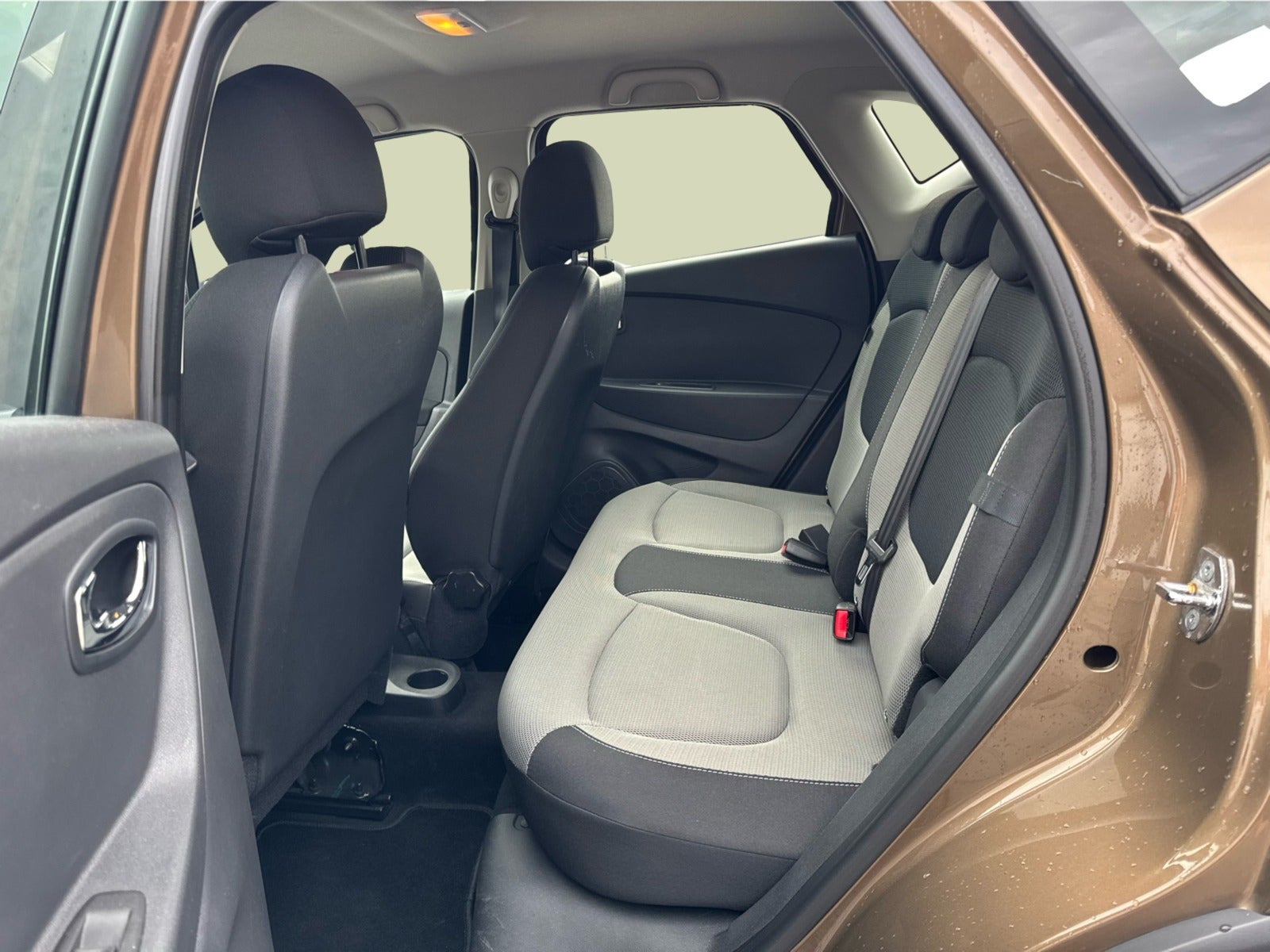 Brun Renault Captur fra 2017