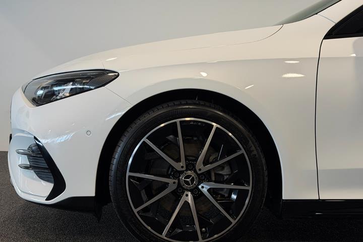 Hvid Mercedes CLA250+ fra 2025