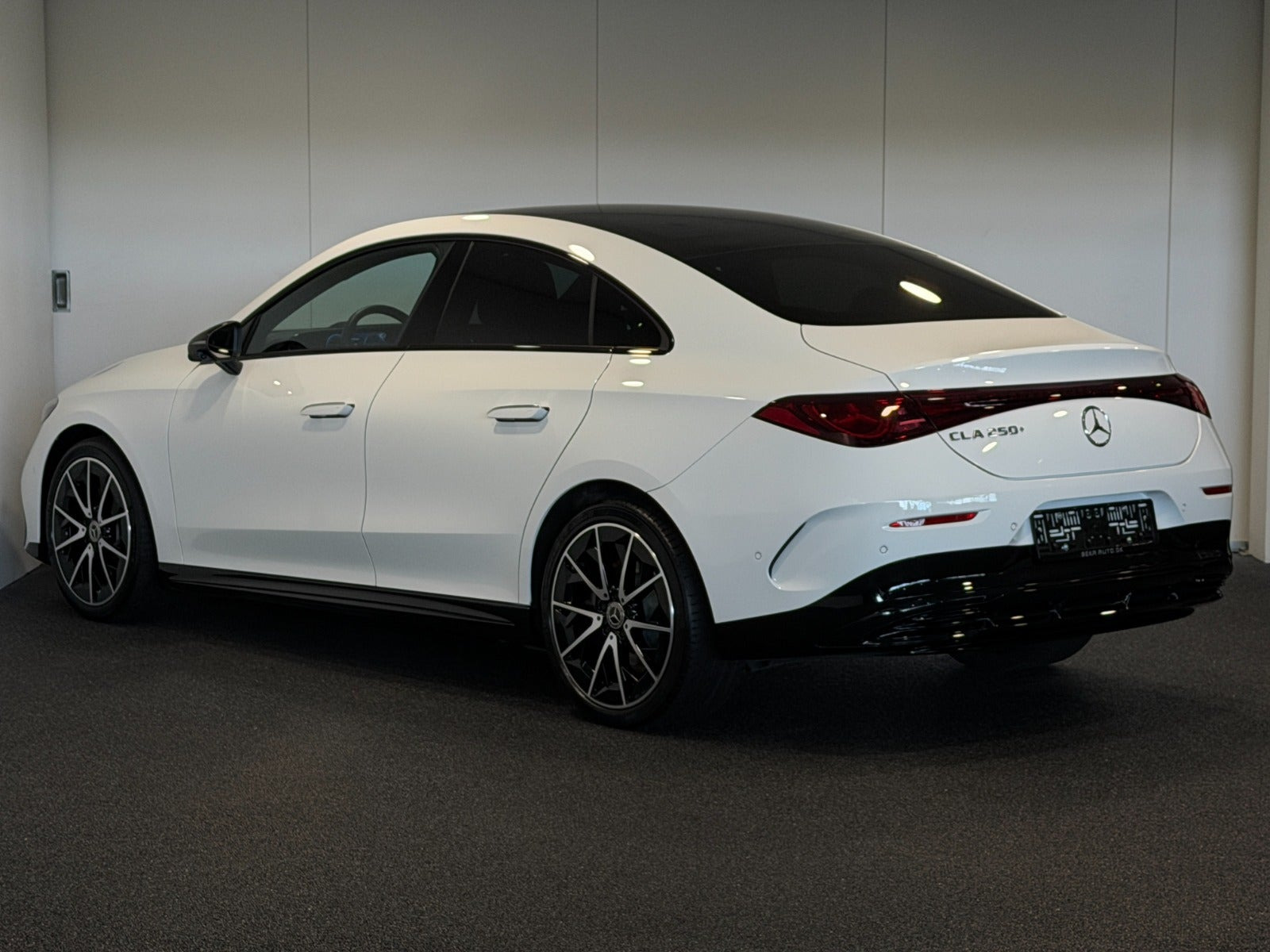 Hvid Mercedes CLA250+ fra 2025