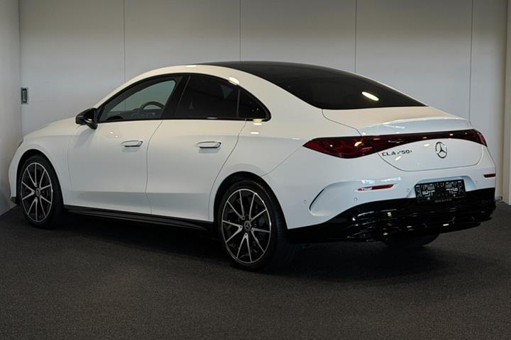 Hvid Mercedes CLA250+ fra 2025