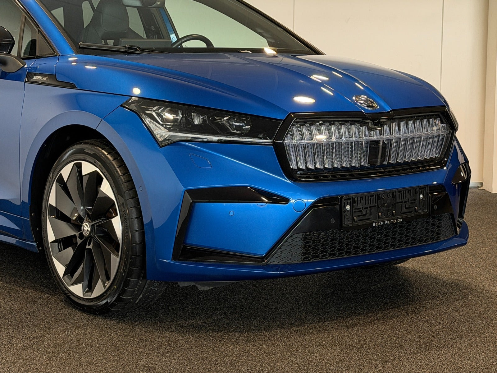 Blå Skoda Enyaq fra 2022