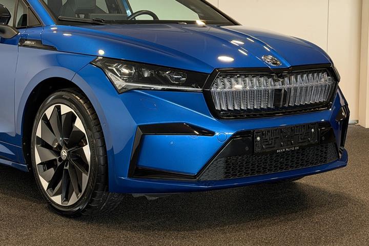 Blå Skoda Enyaq fra 2022