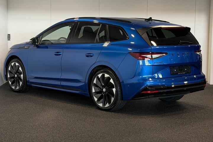 Blå Skoda Enyaq fra 2022