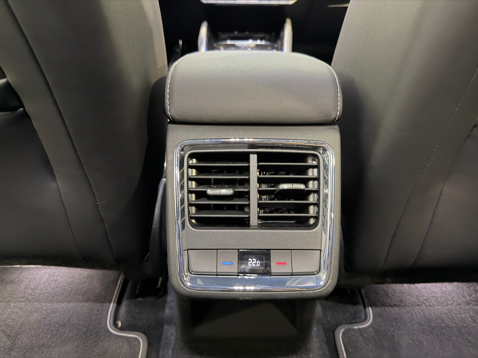 Blå Skoda Enyaq fra 2022