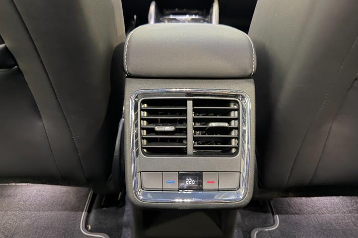 Blå Skoda Enyaq fra 2022