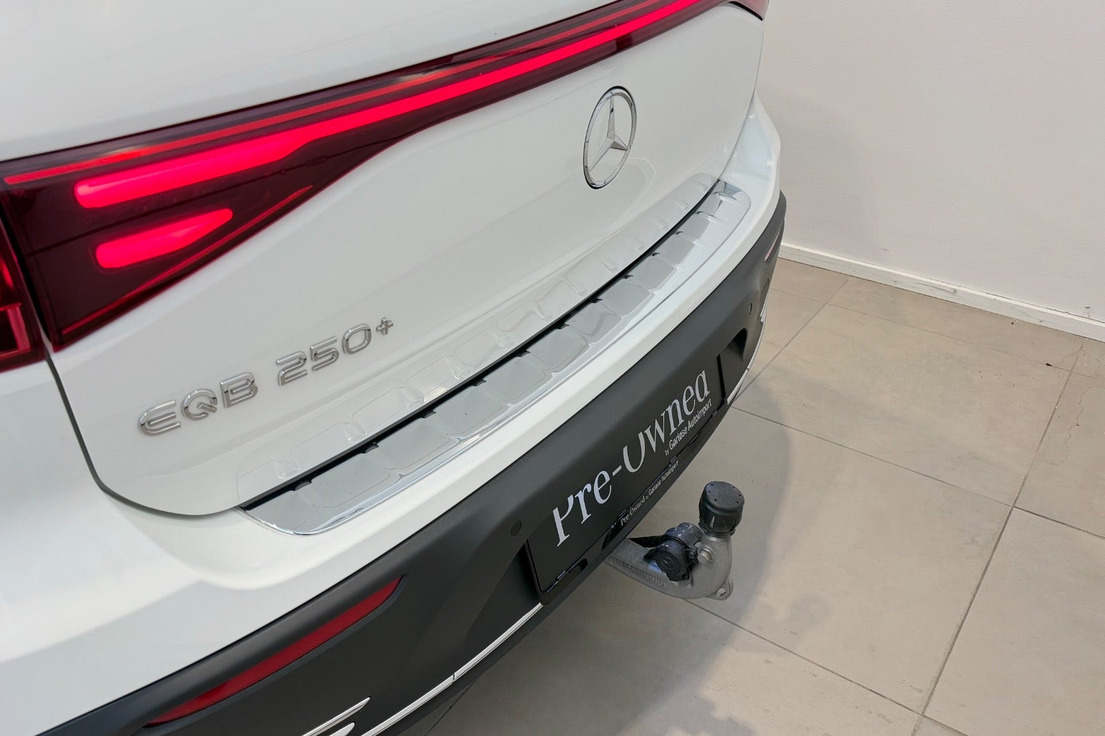 Hvid Mercedes EQB250+ fra 2026
