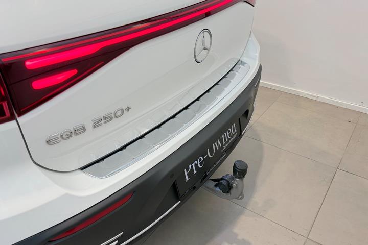 Hvid Mercedes EQB250+ fra 2026