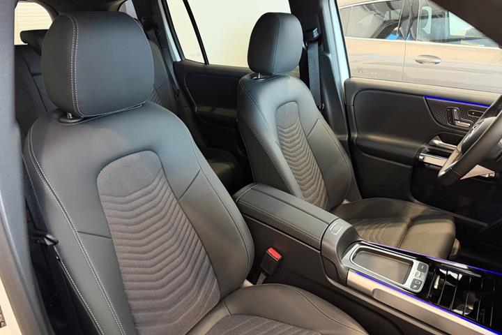 Hvid Mercedes EQB250+ fra 2026