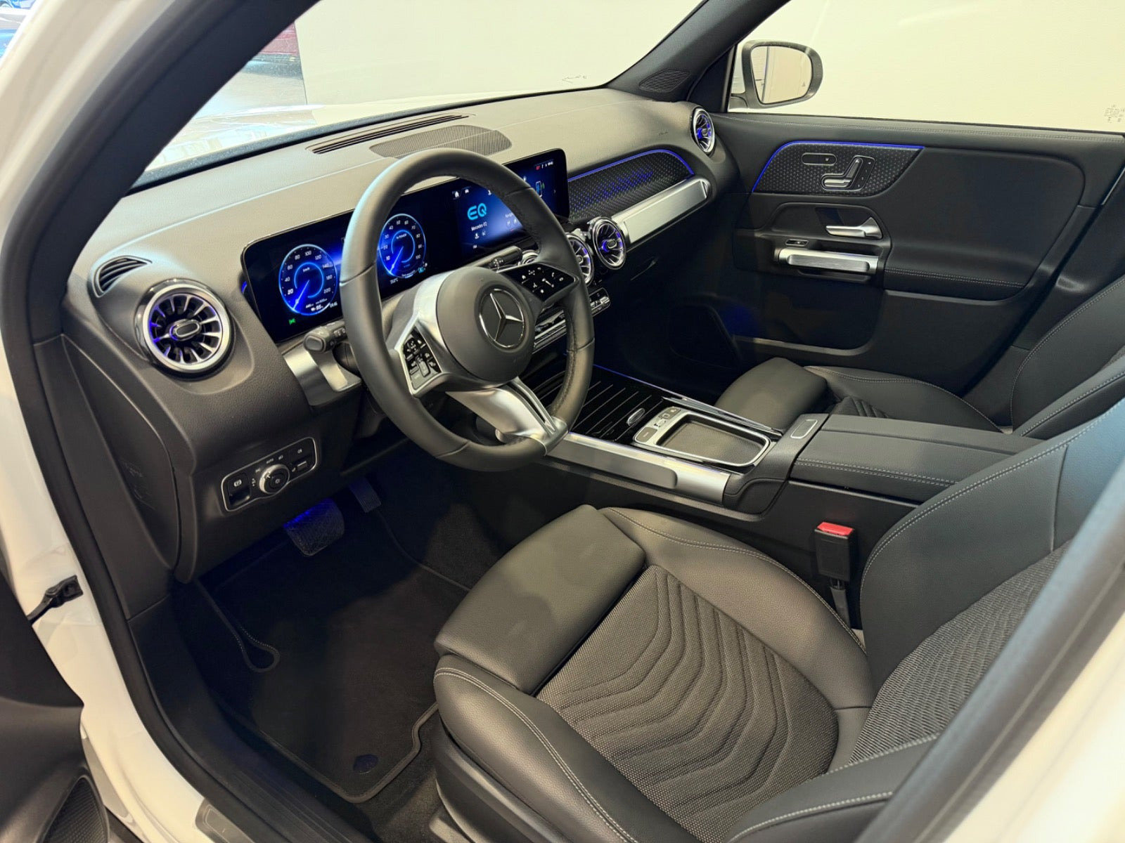 Hvid Mercedes EQB250+ fra 2026