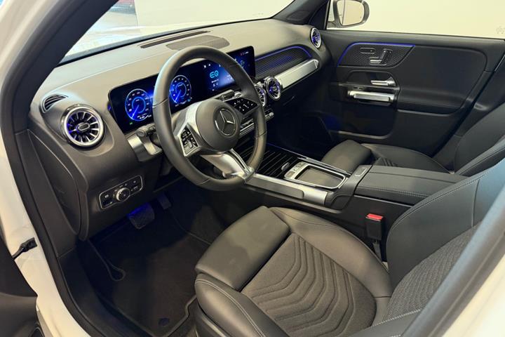 Hvid Mercedes EQB250+ fra 2026