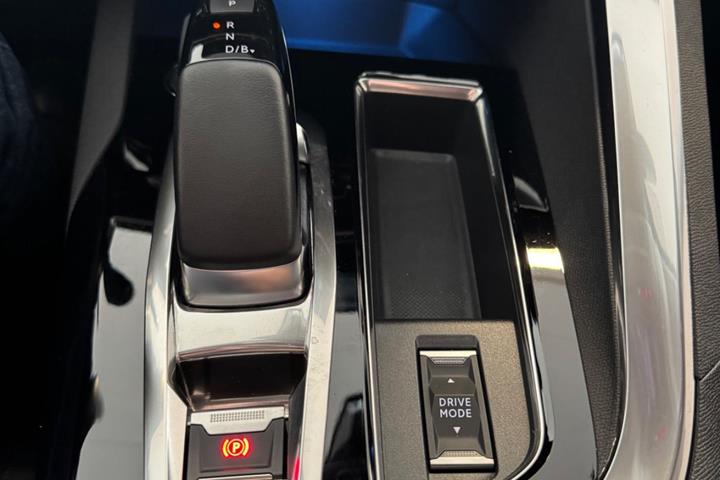 undefined Peugeot 3008 fra 2022