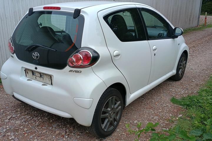 Hvid Toyota Aygo fra 2013