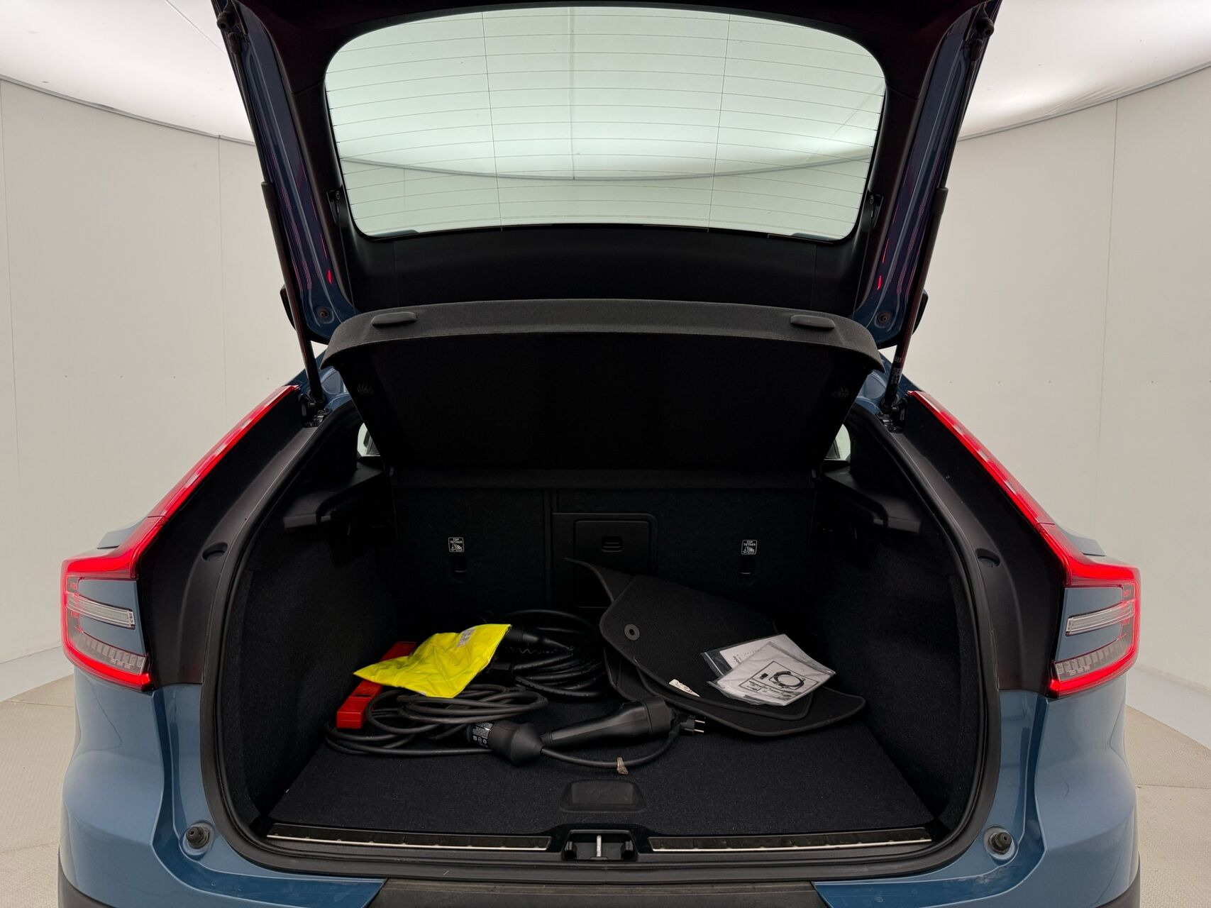 Blå Volvo C40 fra 2023
