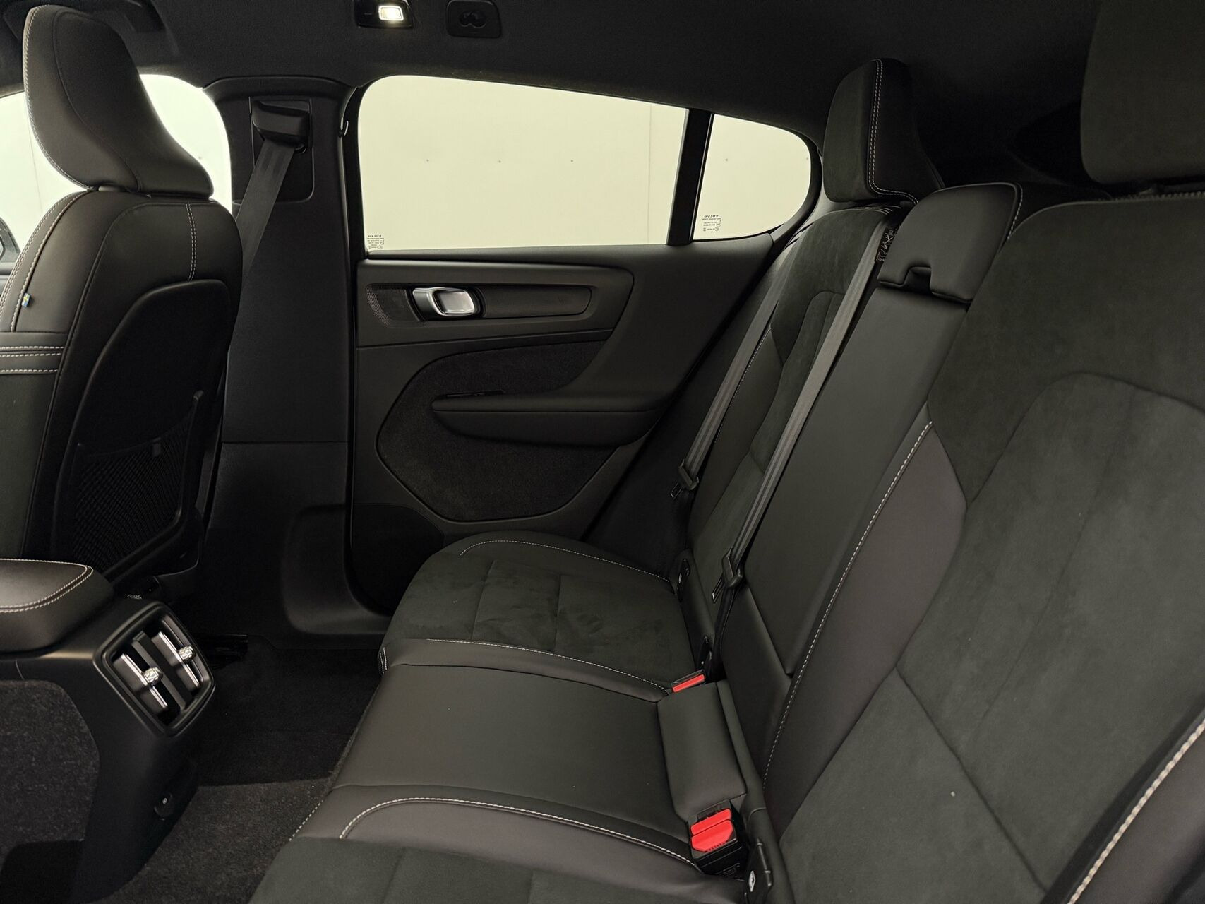 Sølv Volvo C40 fra 2022