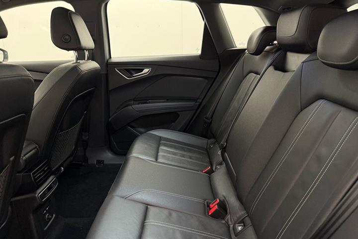 Sølv Audi Q4 fra 2023