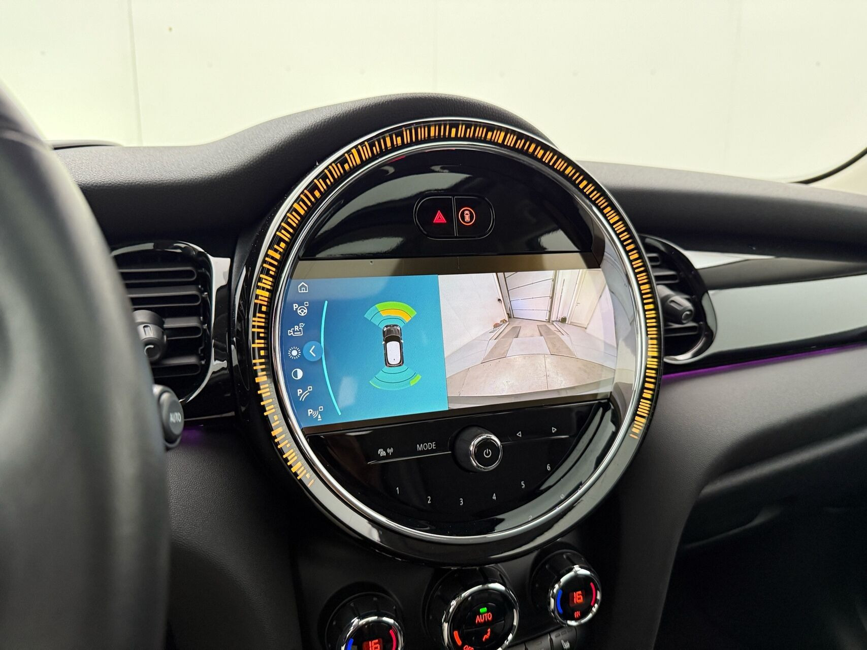 Sølv Mini Cooper fra 2023