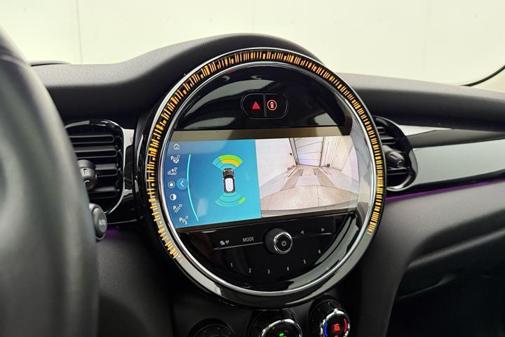 Sølv Mini Cooper fra 2023