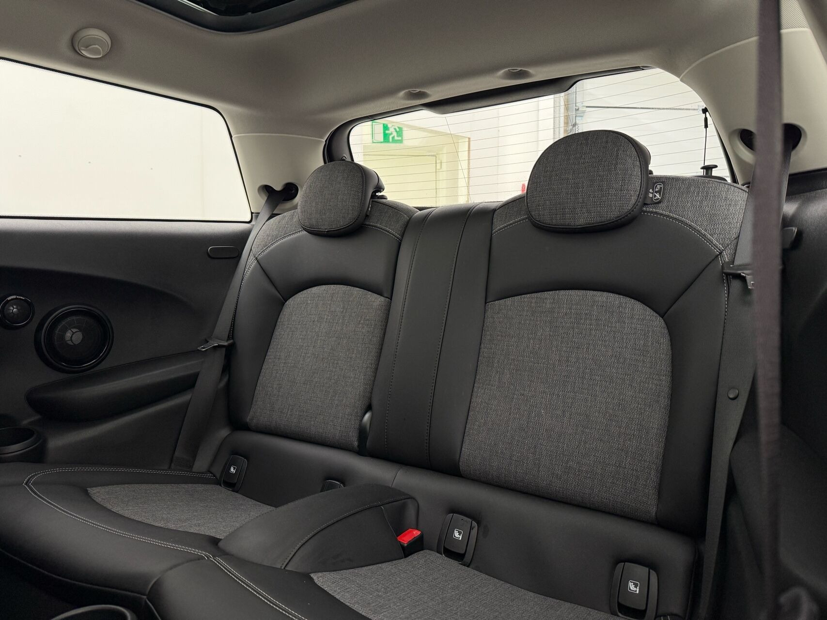 Sølv Mini Cooper fra 2023