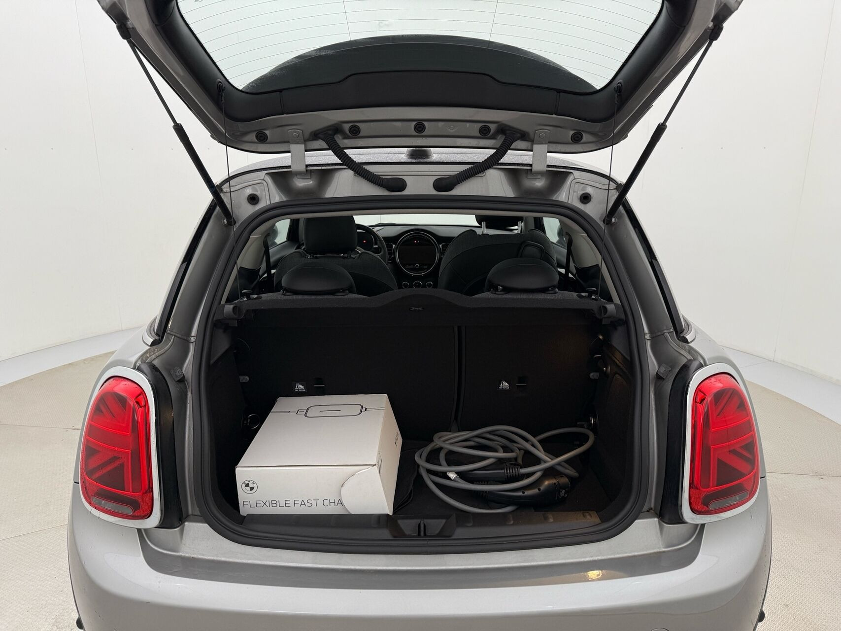 Sølv Mini Cooper fra 2023