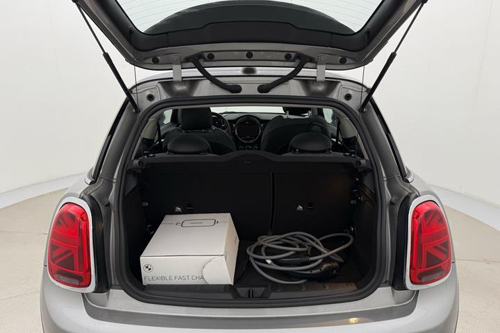 Sølv Mini Cooper fra 2023