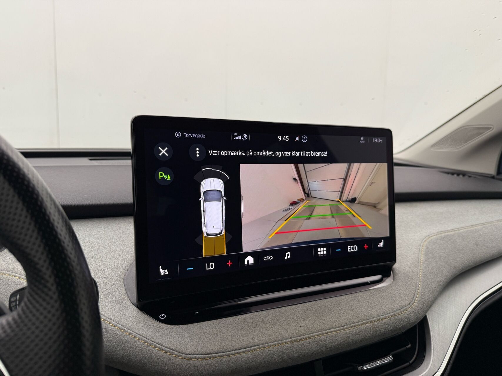 Blå Skoda Enyaq fra 2021