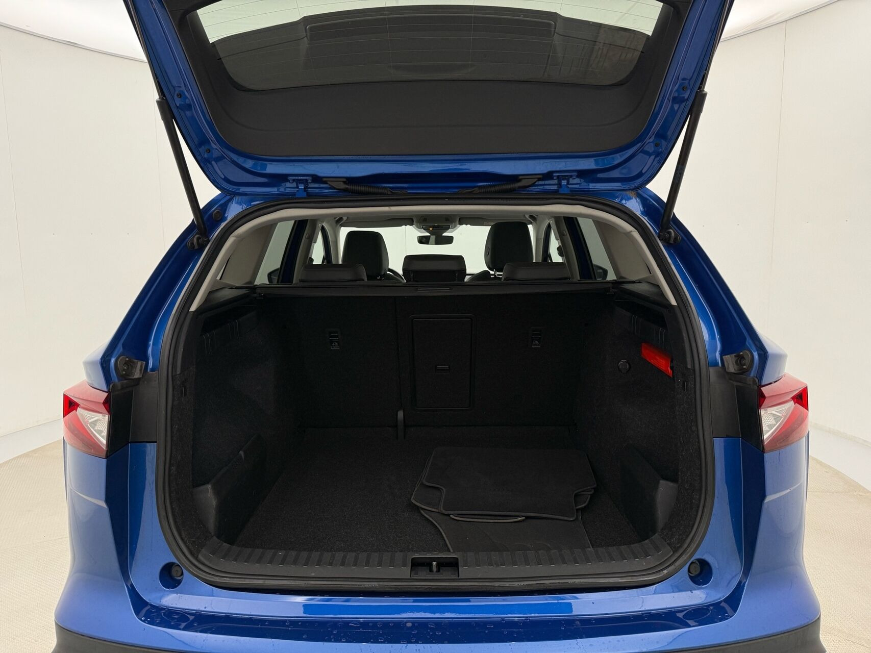 Blå Skoda Enyaq fra 2021